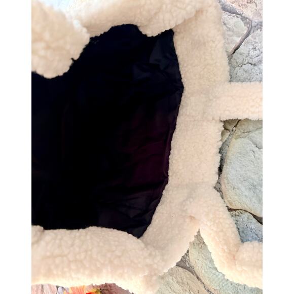 NWT VICTORIAS SECRET SHERPA BAG - Picture 10 of 10